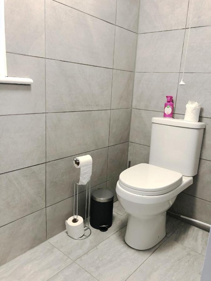 Summer Breeze. 3-Bed Apartment Close To The Beach Борнмът Екстериор снимка