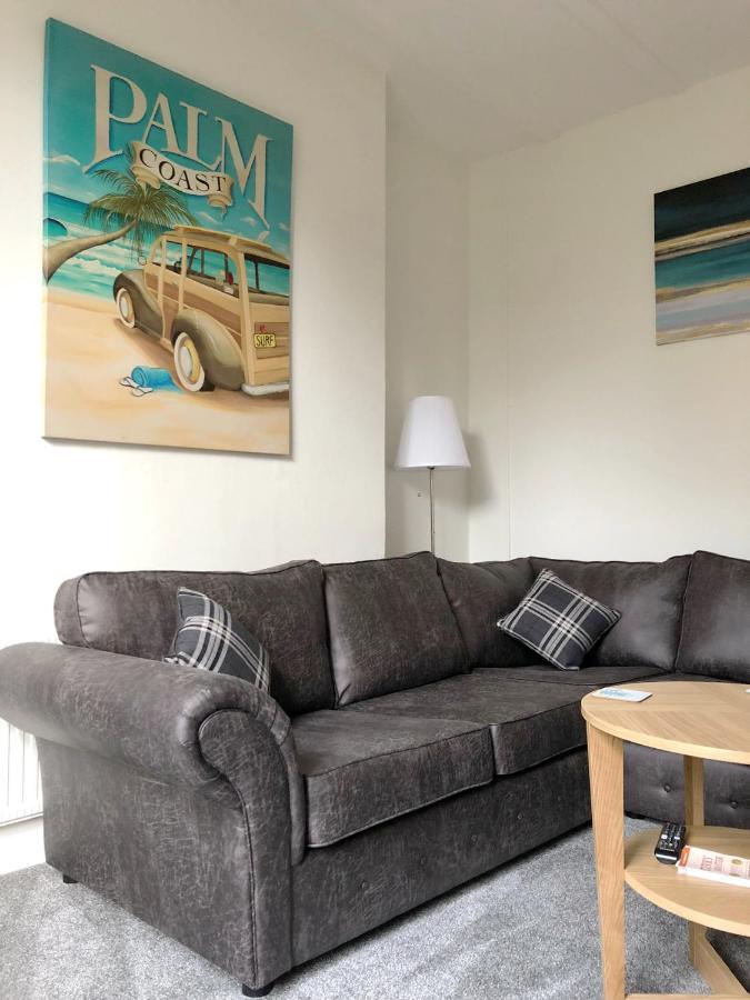 Summer Breeze. 3-Bed Apartment Close To The Beach Борнмът Екстериор снимка