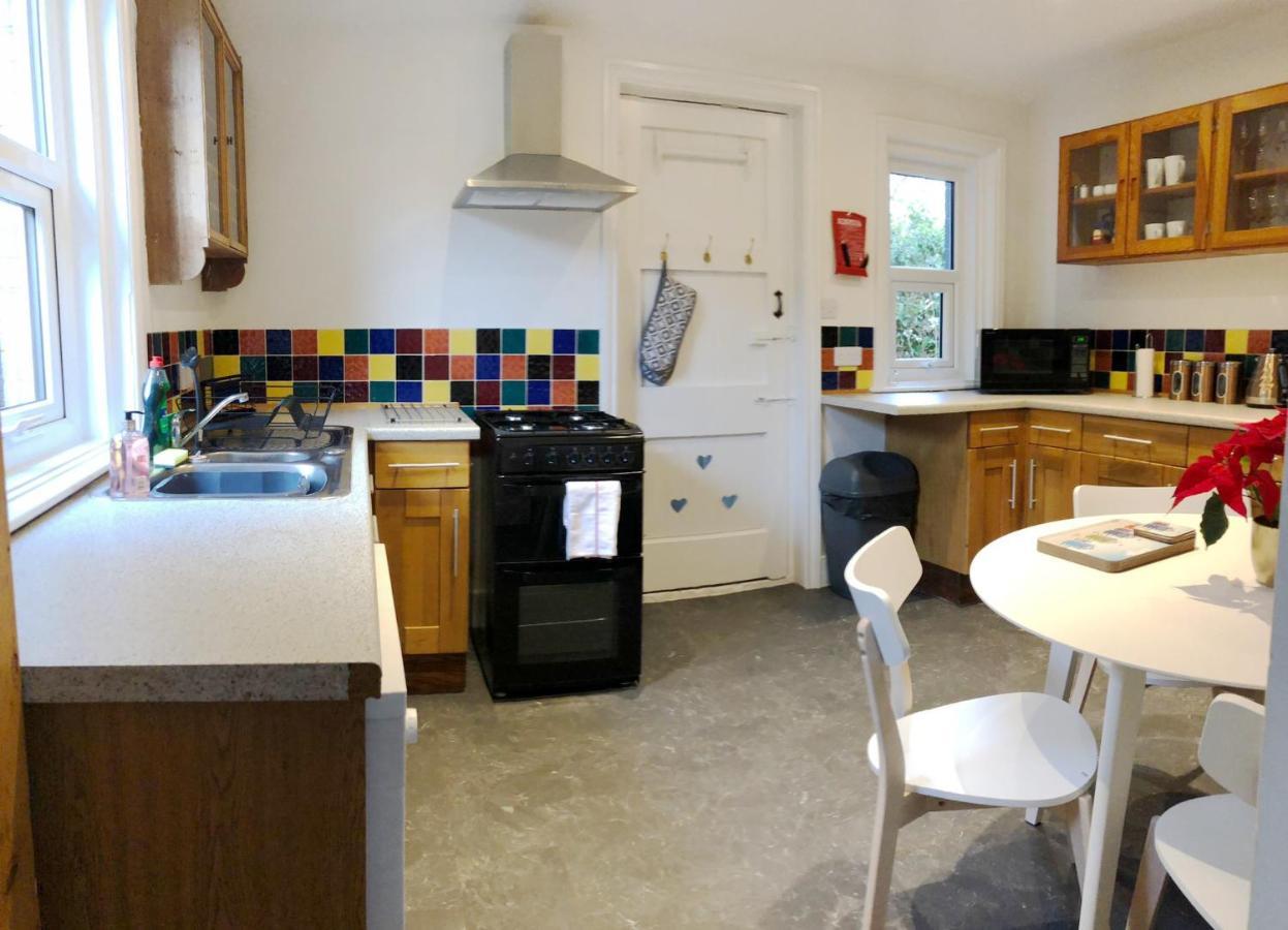 Summer Breeze. 3-Bed Apartment Close To The Beach Борнмът Екстериор снимка