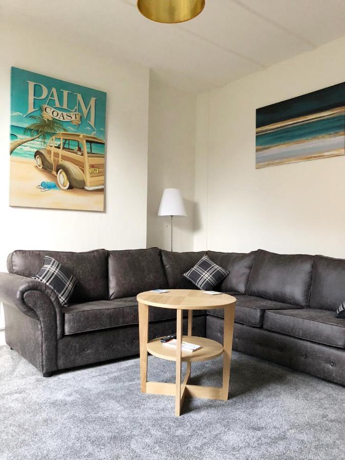 Summer Breeze. 3-Bed Apartment Close To The Beach Борнмът Екстериор снимка